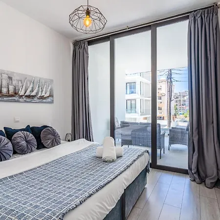 Tyche's 1 Bdr In Apartment Larnaca